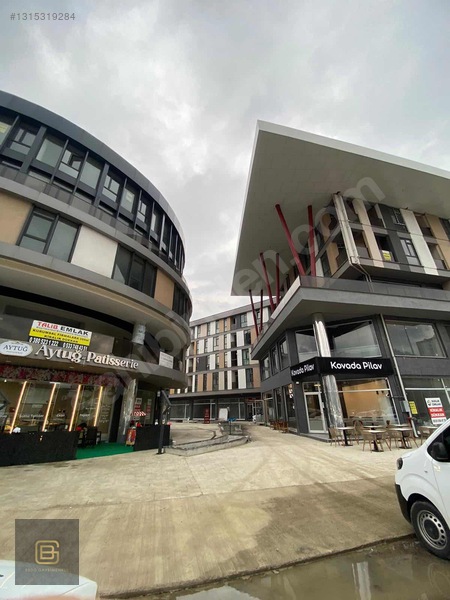 Unicenter Sitesinde Cadde Cepheli Geniş Metrajlı 1+1