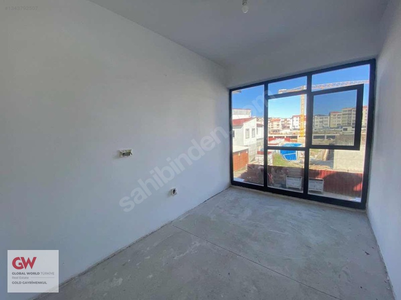 Selimiyede Merkezi Lokasyonda 1+1 Kiralık Ofis/Büro