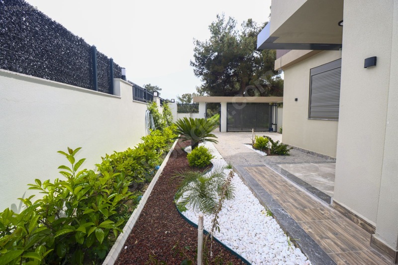 G.yeşilöz'den Antalya Merkeze En Yakın Büyük Bahçeli 330m2 — fotoğraf 2