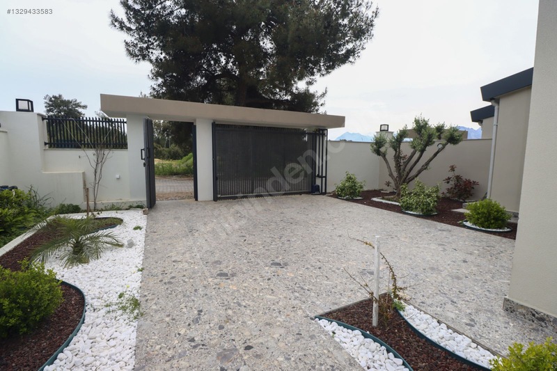 G.yeşilöz'den Antalya Merkeze En Yakın Büyük Bahçeli 330m2 — fotoğraf 3