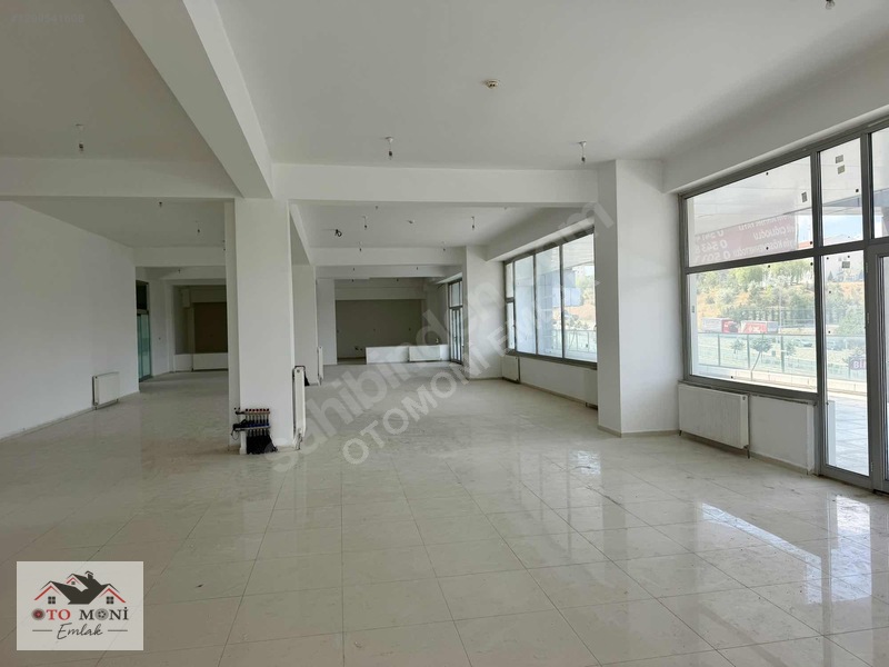 Kuzeykent'Te 650 Ve 550M2 Ayrı Girişli Kiralık İş Yerleri