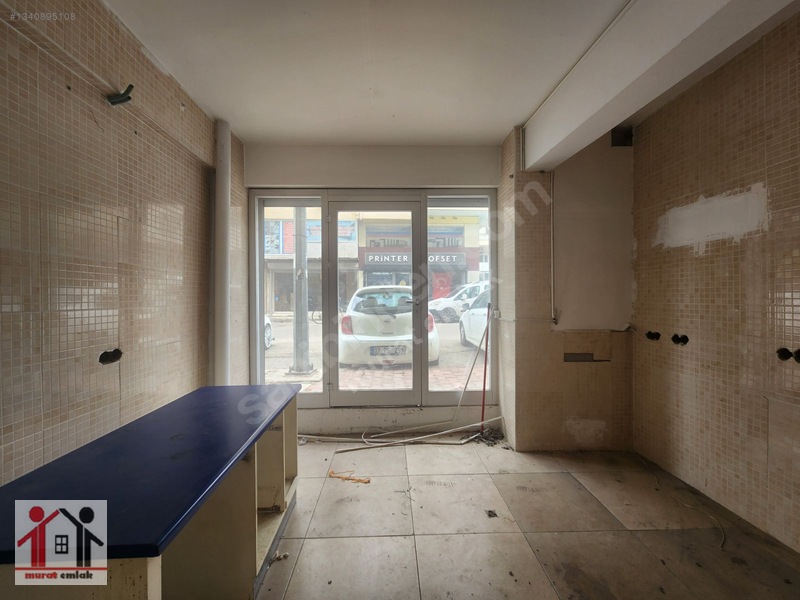 Merkezde Milli Egemenlik Caddesine Cephe 3katlı Dükkan — fotoğraf 7