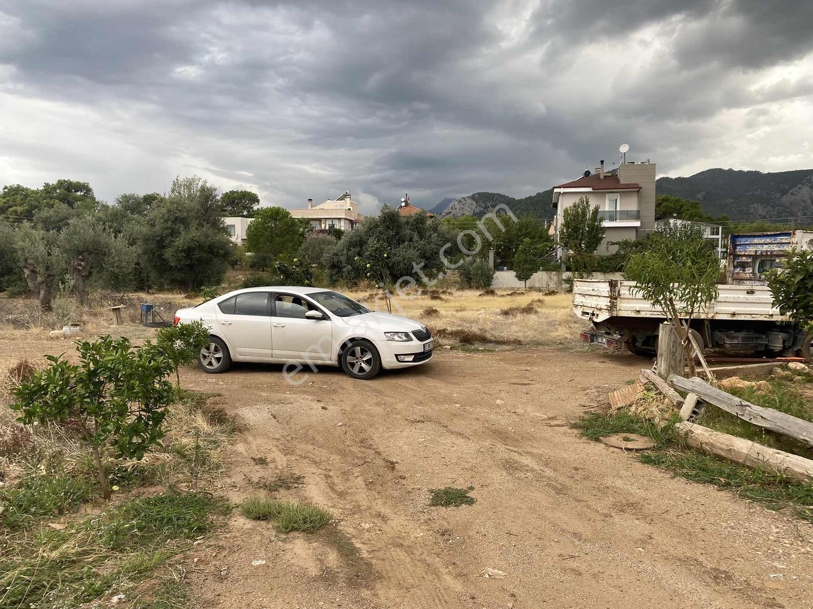 Döşemealtı Düzlerçamı'nda İçinde 6+1 Ev Olan Satılık Tarla — fotoğraf 2