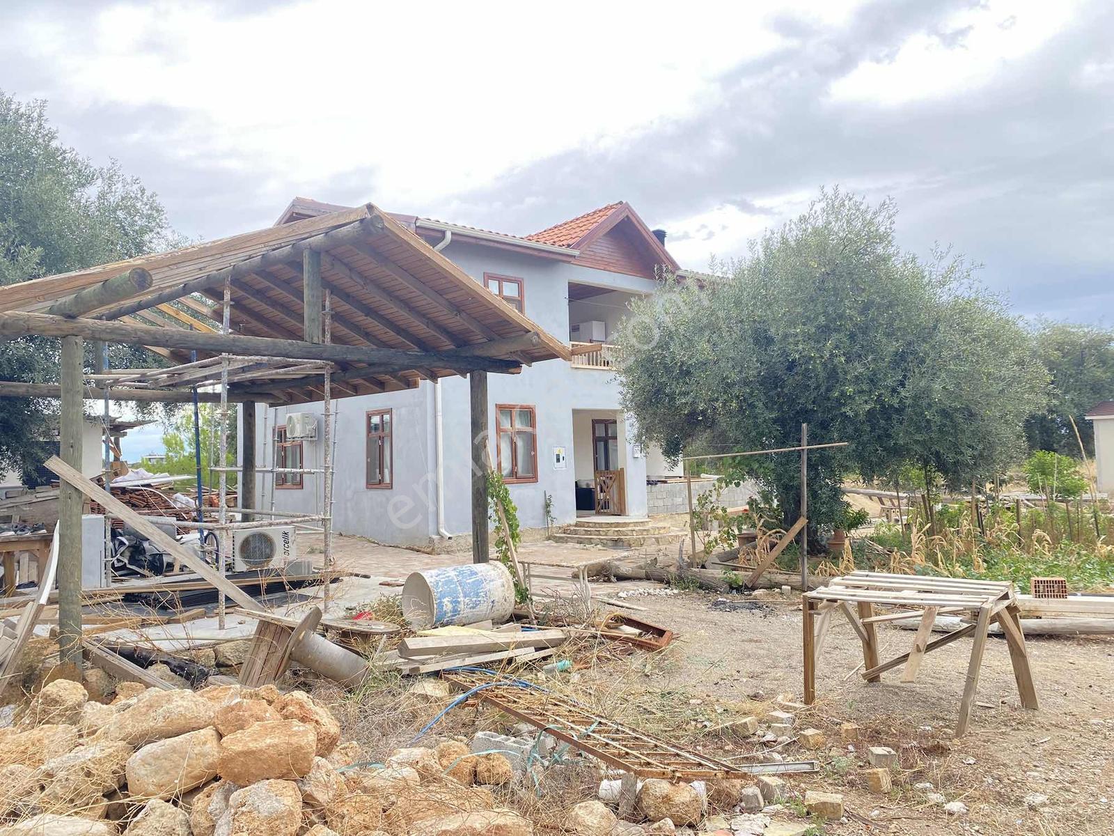 Döşemealtı Düzlerçamı'nda İçinde 6+1 Ev Olan Satılık Tarla — fotoğraf 5
