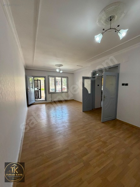 Yeşilevlerde Balkonlu Yüksek Giriş 2+1 Daire
