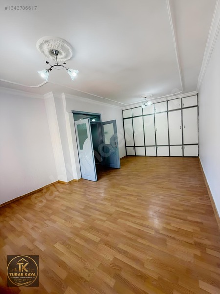 Yeşilevlerde Balkonlu Yüksek Giriş 2+1 Daire — fotoğraf 2