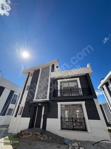 Toplu Konutta Satılık 5+1 Tripleks Villa!!! — fotoğraf 2