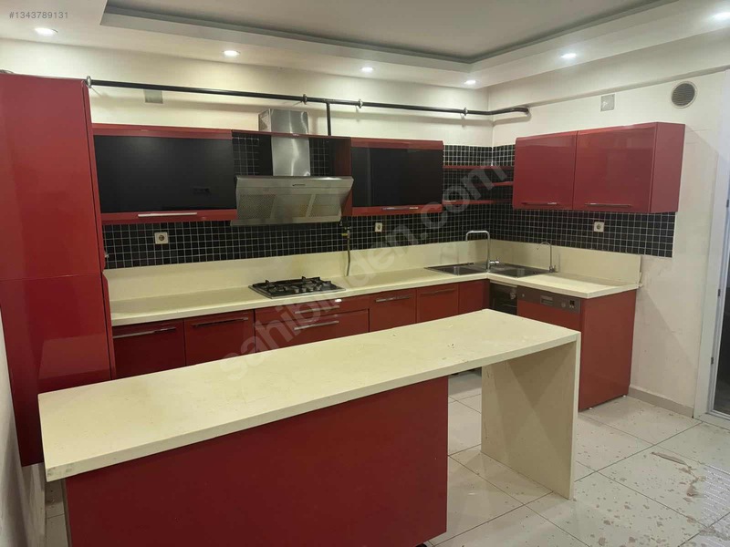 Özer Emlak'Tan Süleymaniye Mahallesinde Kiralık 4+1 Daire