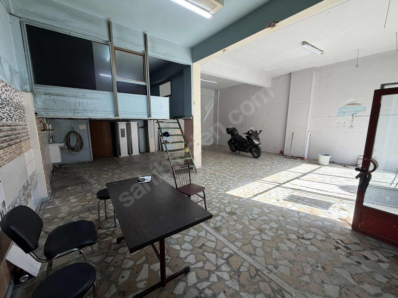 Osman Tatlıdan Okmeydanı Ana Caddede Kiralık İçi Büyük İş Yeri — fotoğraf 2