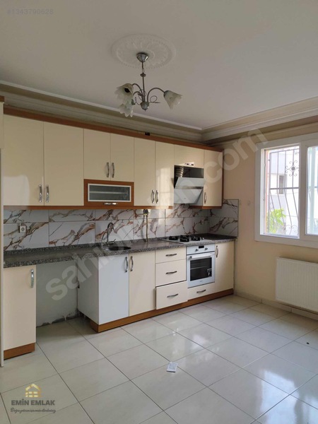 Kiralık Bahçe,De 3+1 Daire; Okullar, Cami Yakını