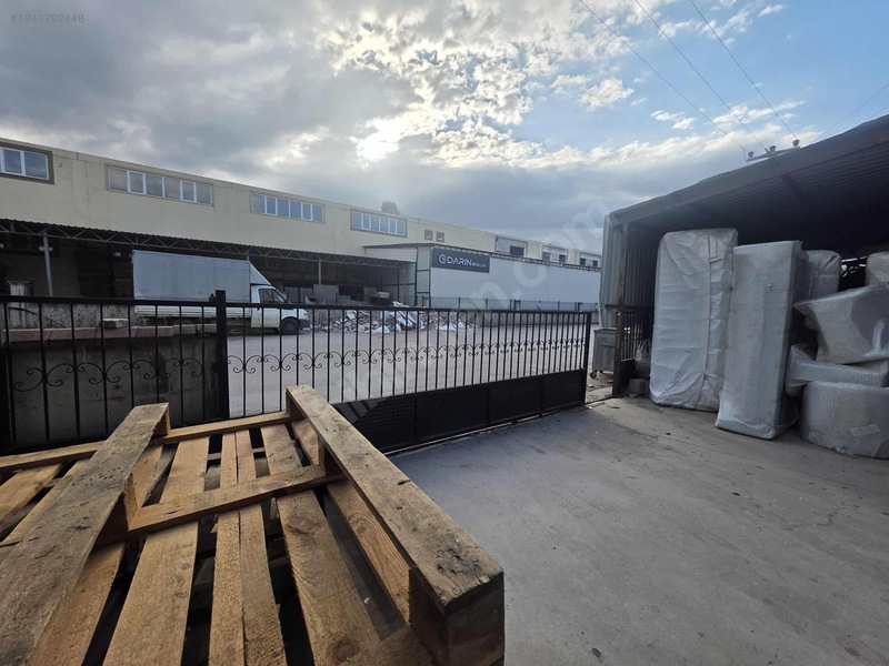 Akhisarda Kiralık 1.350 Kapalı Alan Fabrika — fotoğraf 2