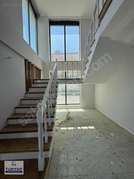 Turyap Tan Tirenin Gözde Bölgesinde Bulvar Üstü Satılık Villa — fotoğraf 9