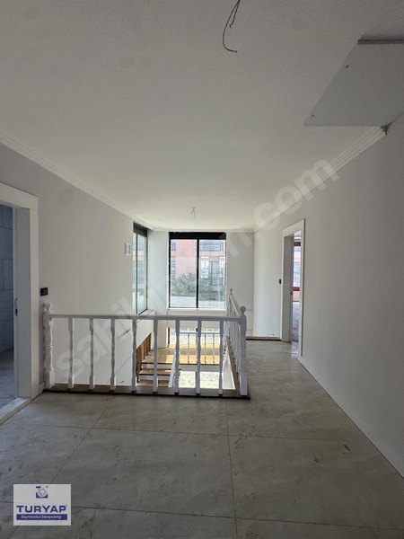 Turyap Tan Tirenin Gözde Bölgesinde Bulvar Üstü Satılık Villa — fotoğraf 24