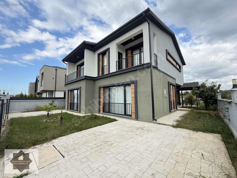 Çiçek Emlak'tan Şıralık'ta Eşyalı Şömineli 3+1 İkiz Villa — fotoğraf 2