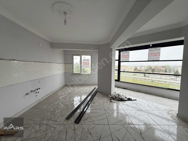 Pars Gayrimenkul'Den Satılık Fatih'Te Kapalı Garajlı 2+1 Daire