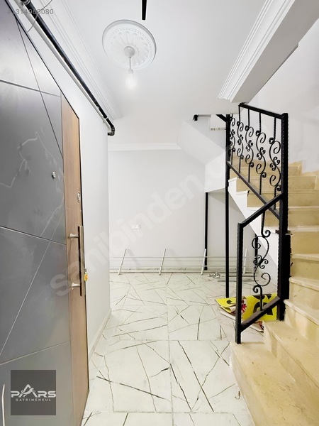 Pars Gayrimenkul'den Satılık Fatih'te Kapalı Garajlı 2+1 Daire — fotoğraf 2