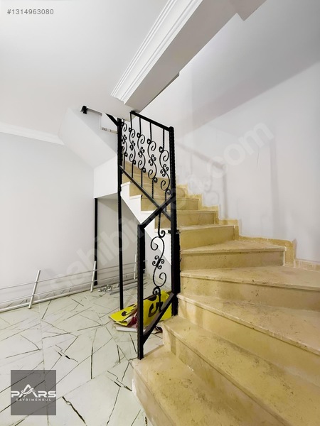 Pars Gayrimenkul'den Satılık Fatih'te Kapalı Garajlı 2+1 Daire — fotoğraf 3
