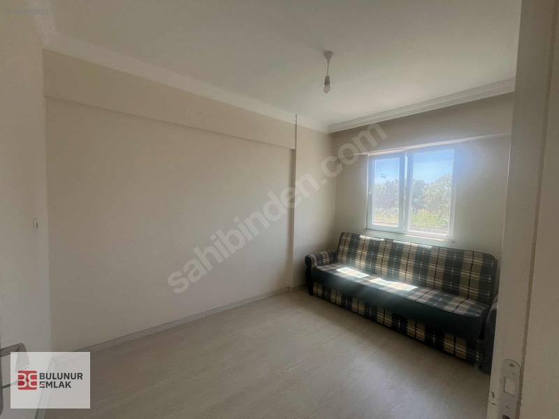Bulunur Emlaktan Sümer Mahallesinde Kiralık 2+1 — fotoğraf 2