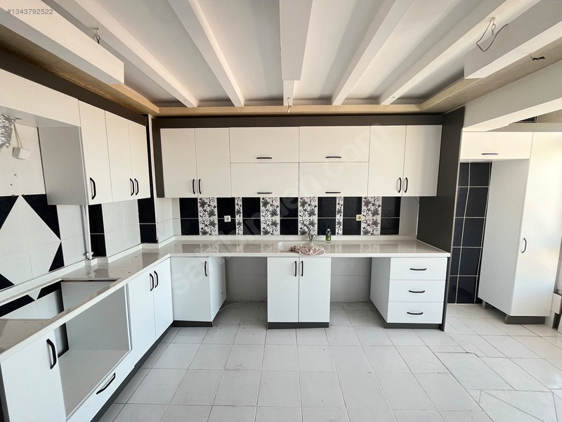 Atapark'ta Ankara Manzaralı Cadde Üzeri Çift Balkonlu 4+1 Daire! — fotoğraf 3