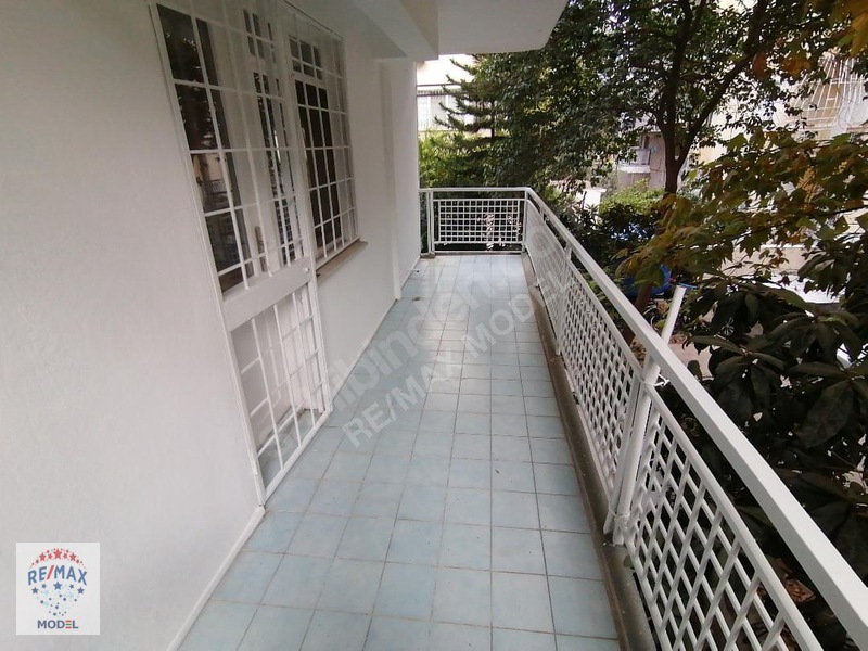 Bostanlıda Tadilatlı, Kiralık 3+1 Daire — fotoğraf 18