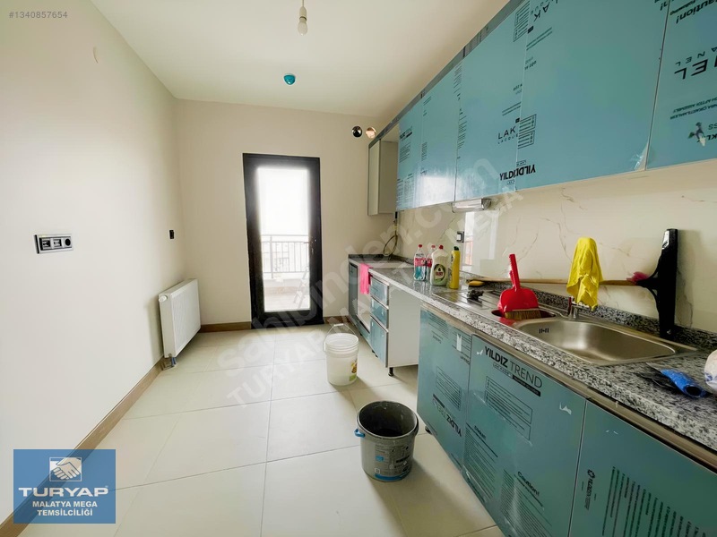 Turyap Mega'dan İkizcede Okul Karşısı Kiralık 3+1 Daire — fotoğraf 2