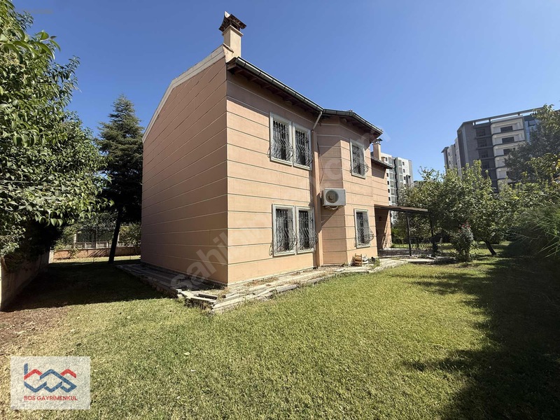 Bos'dan Hamravat Villalarında 1 Dönüm Arsaya Sahip Satılık Villa