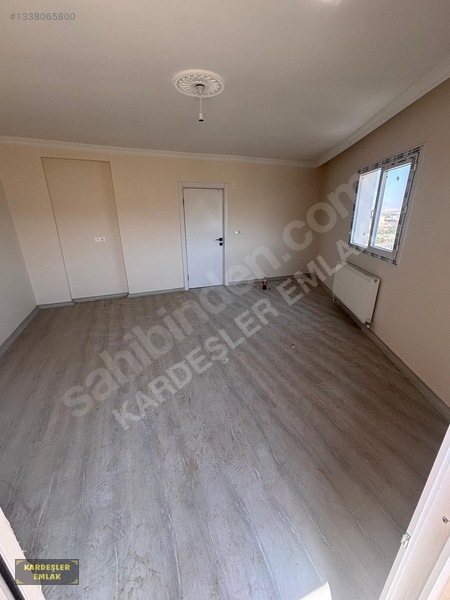 Uygun Fiyata Satılık 3+1 Köşe Daire — fotoğraf 3