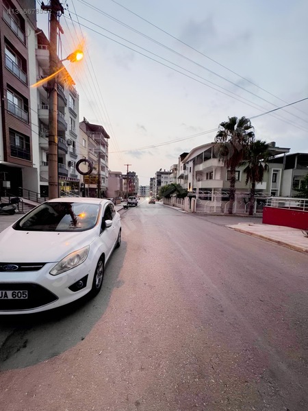Cadde Üzerinde Kiralık İş Yeri — fotoğraf 2