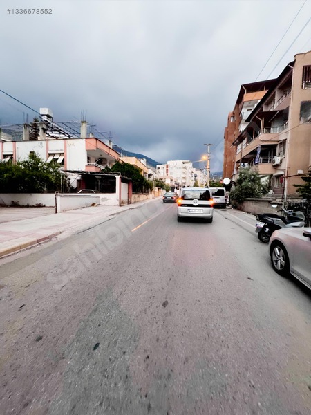 Cadde Üzerinde Kiralık İş Yeri — fotoğraf 3