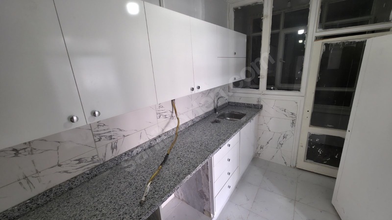 Şehir Merkezinde Yenilenmiş 2+1 Ara Kat Daire. Şehrin Göbeğinde. — fotoğraf 2