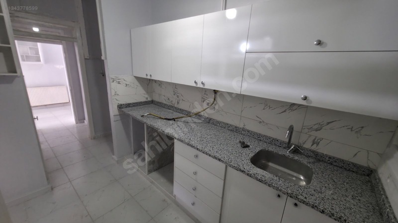 Şehir Merkezinde Yenilenmiş 2+1 Ara Kat Daire. Şehrin Göbeğinde. — fotoğraf 3