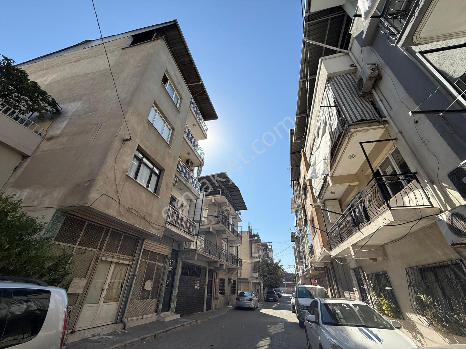 Buca İzban İnkilap Durağına Yakın Satılık Komple Bina