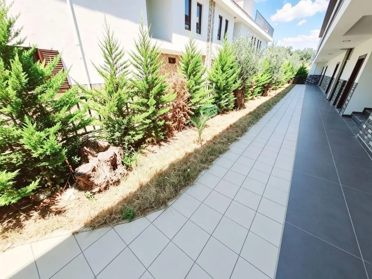 Uytundan Güre'de Müstakil Bahçeli Kapalı Otoparklı Havuzlu 2+1 — fotoğraf 13