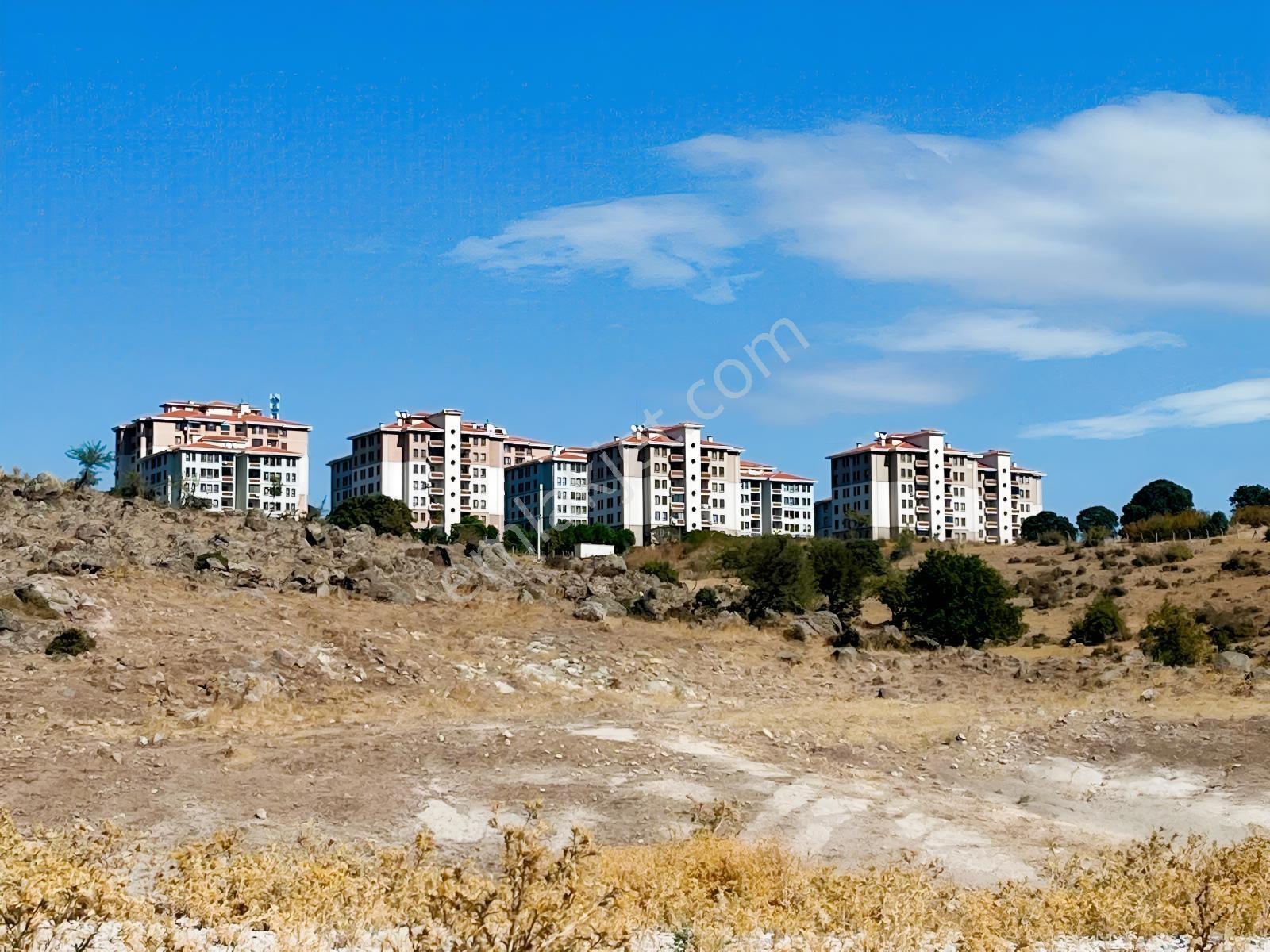 Manisa Yunusemre Mahallesinde Villa İmarlı Arsa