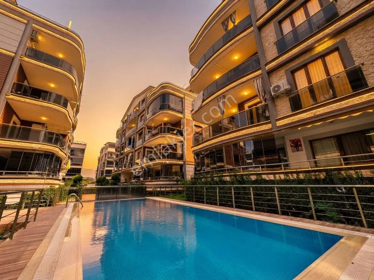 Aktif'ten Akçay'da Satılık Yüzme Havuzlu Arakat Kapalı Otoparklı 2+1 Daire
