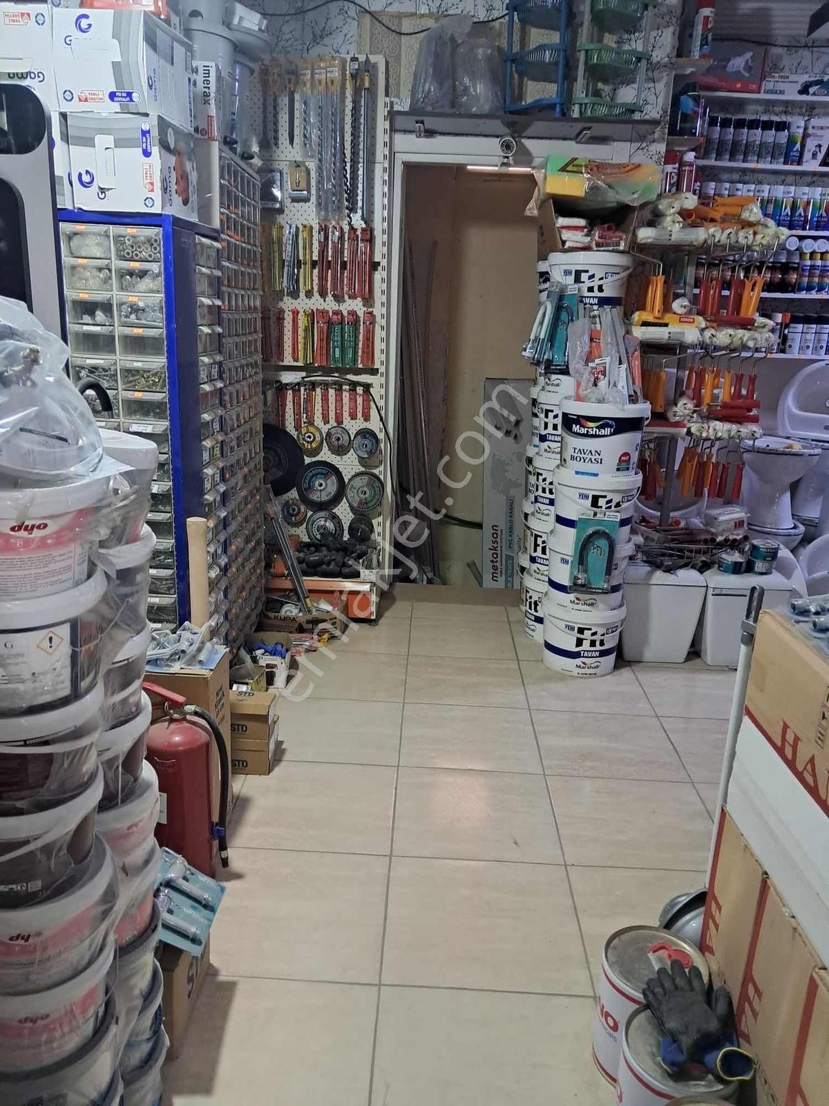 Çayırova Özgürlük Mahallesi'inde Cadde Üzerinde Devren Nalbur — fotoğraf 10