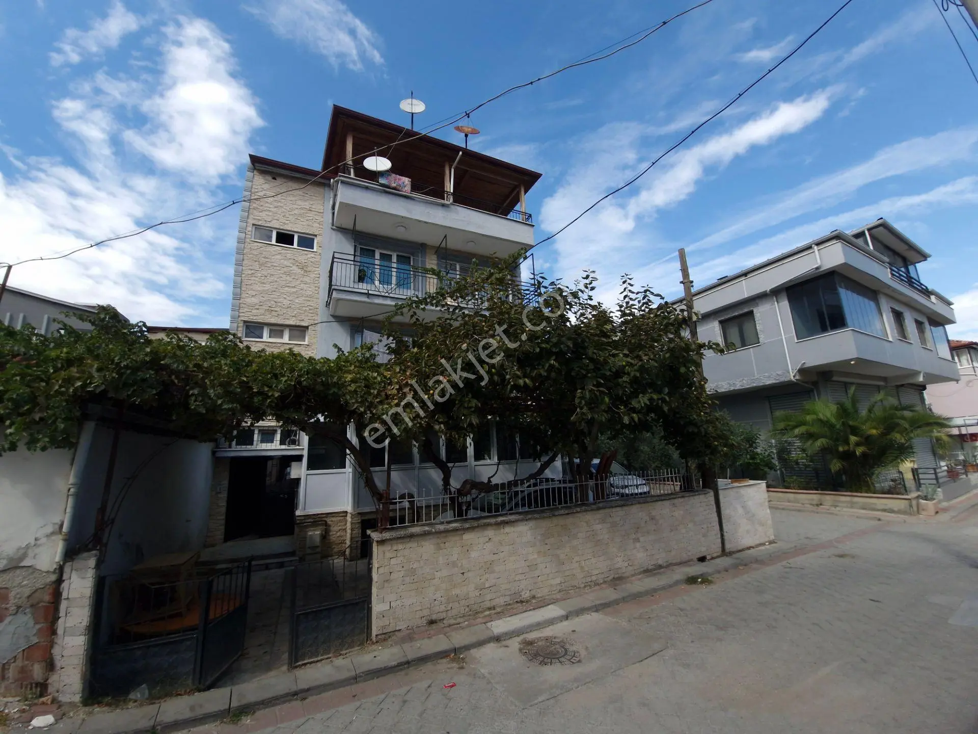 Landex'Ten Kayhan'Da 196 M² Arsa İçerisinde 4 Daireli Müstakil Ev