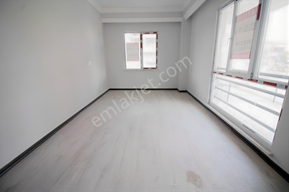 Weew'Den Havuzlarda Fetih Cami Yakınında Sıfır 2+1 80M2 Y.Giriş