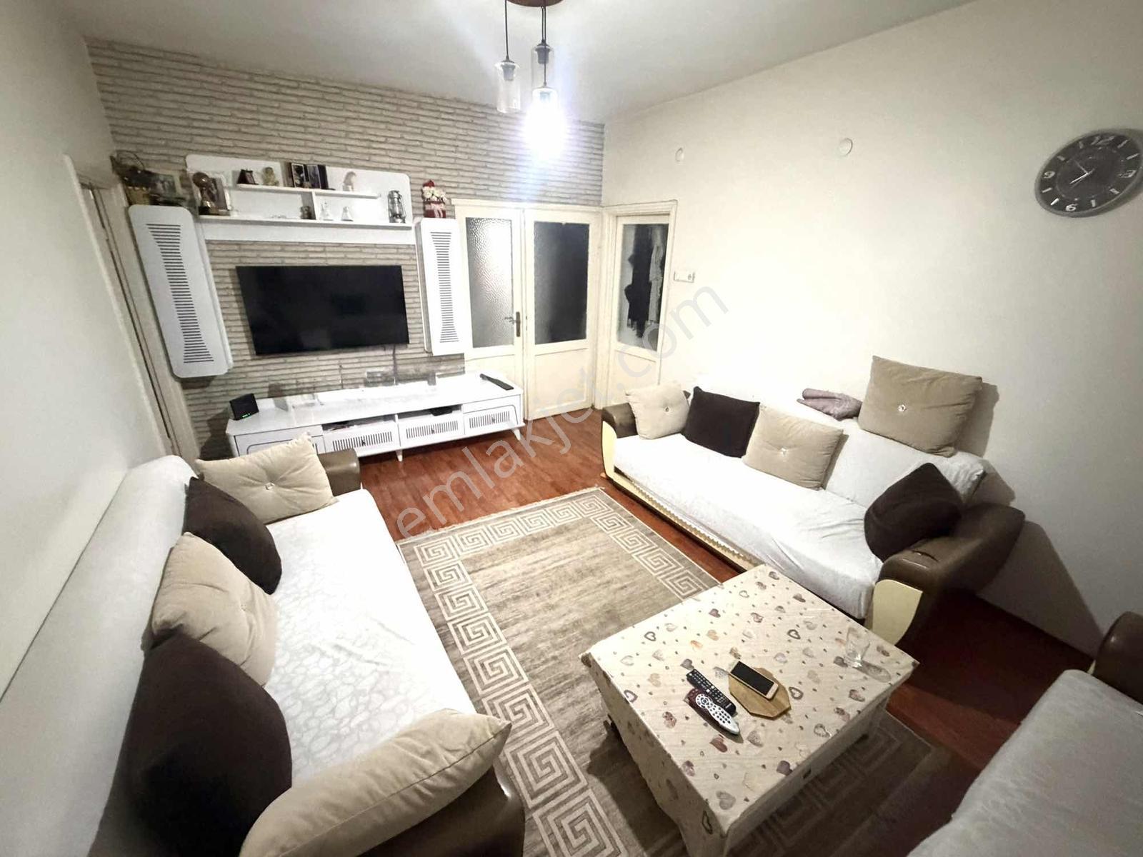 Güngören Sanayi Mah 3+1 105m2 Kaçaksız Binada Satılık Daire — fotoğraf 2