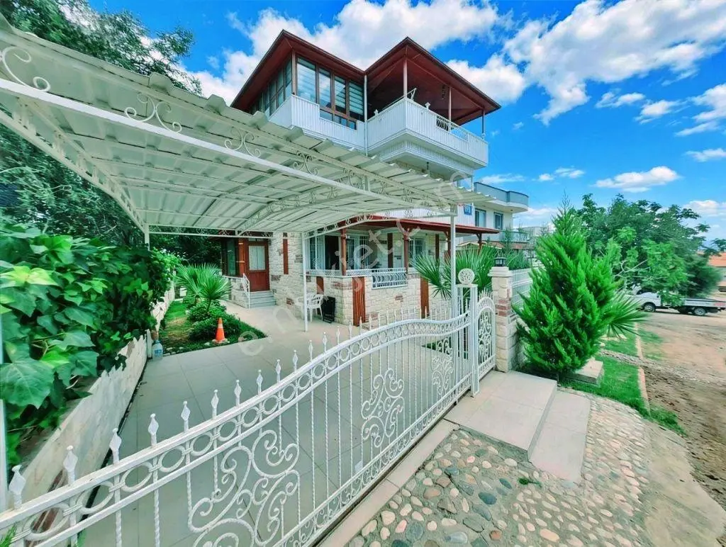 Uytundan Gürede Denize 350 Metre Jeotermalli Otoparklı 5+1 Villa — fotoğraf 2