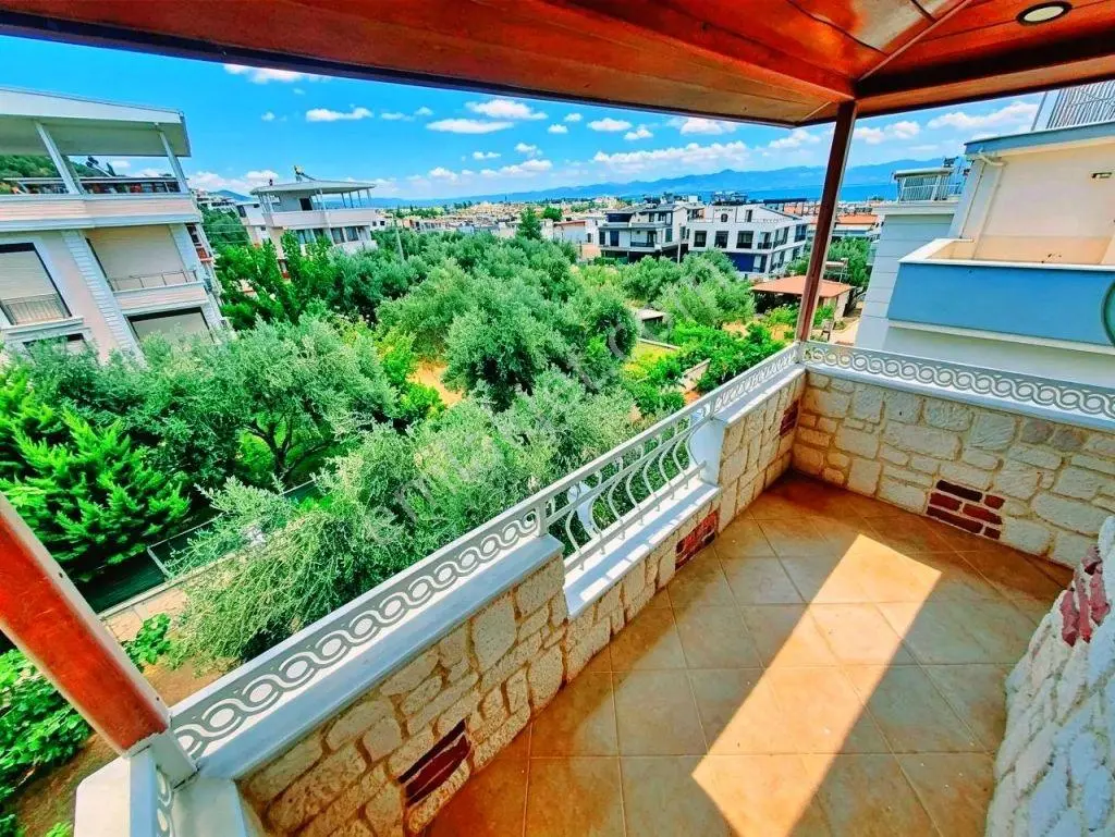 Uytundan Gürede Denize 350 Metre Jeotermalli Otoparklı 5+1 Villa — fotoğraf 14