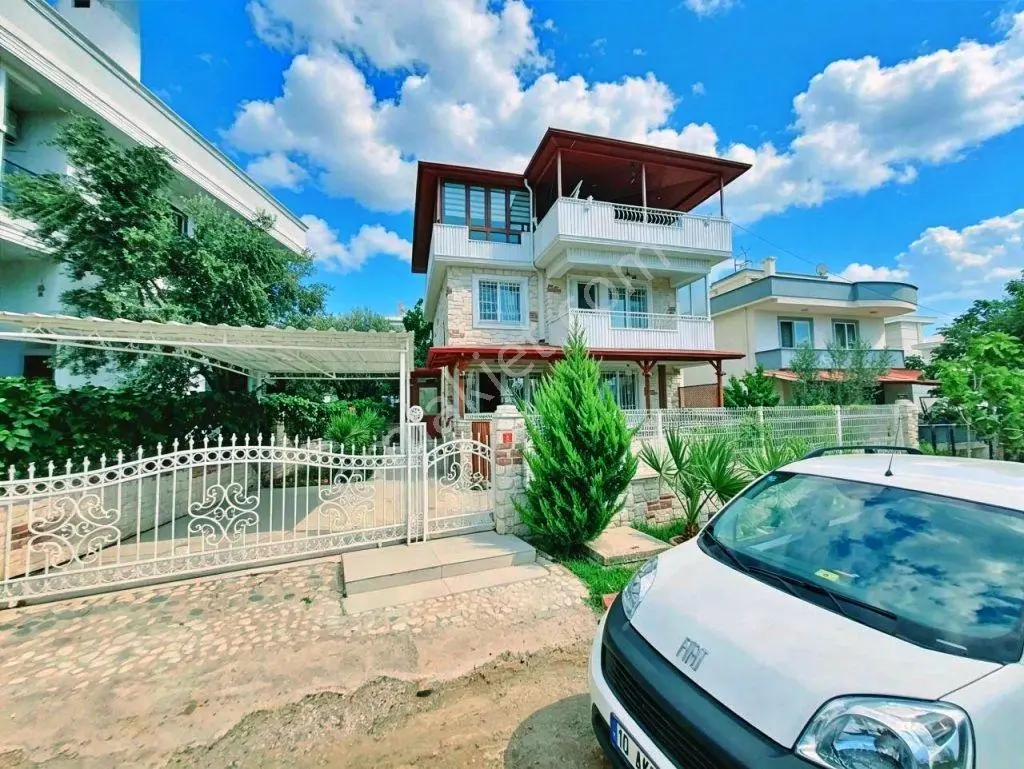 Uytundan Gürede Denize 350 Metre Jeotermalli Otoparklı 5+1 Villa — fotoğraf 24