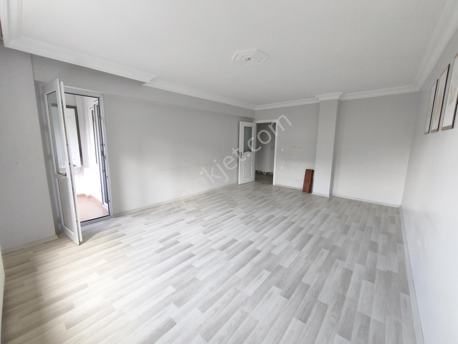 Rami Yeni Mahalle 3+1 110 M² Tadilatlı Çift Cepheli 1.kat Daire — fotoğraf 2