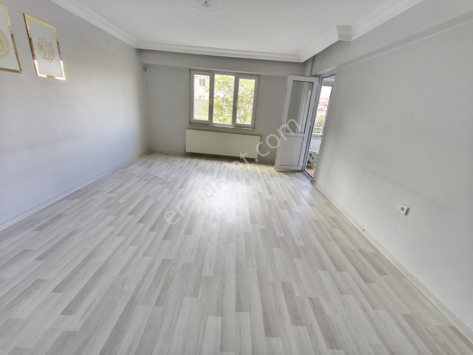 Rami Yeni Mahalle 3+1 110 M² Tadilatlı Çift Cepheli 1.kat Daire — fotoğraf 3