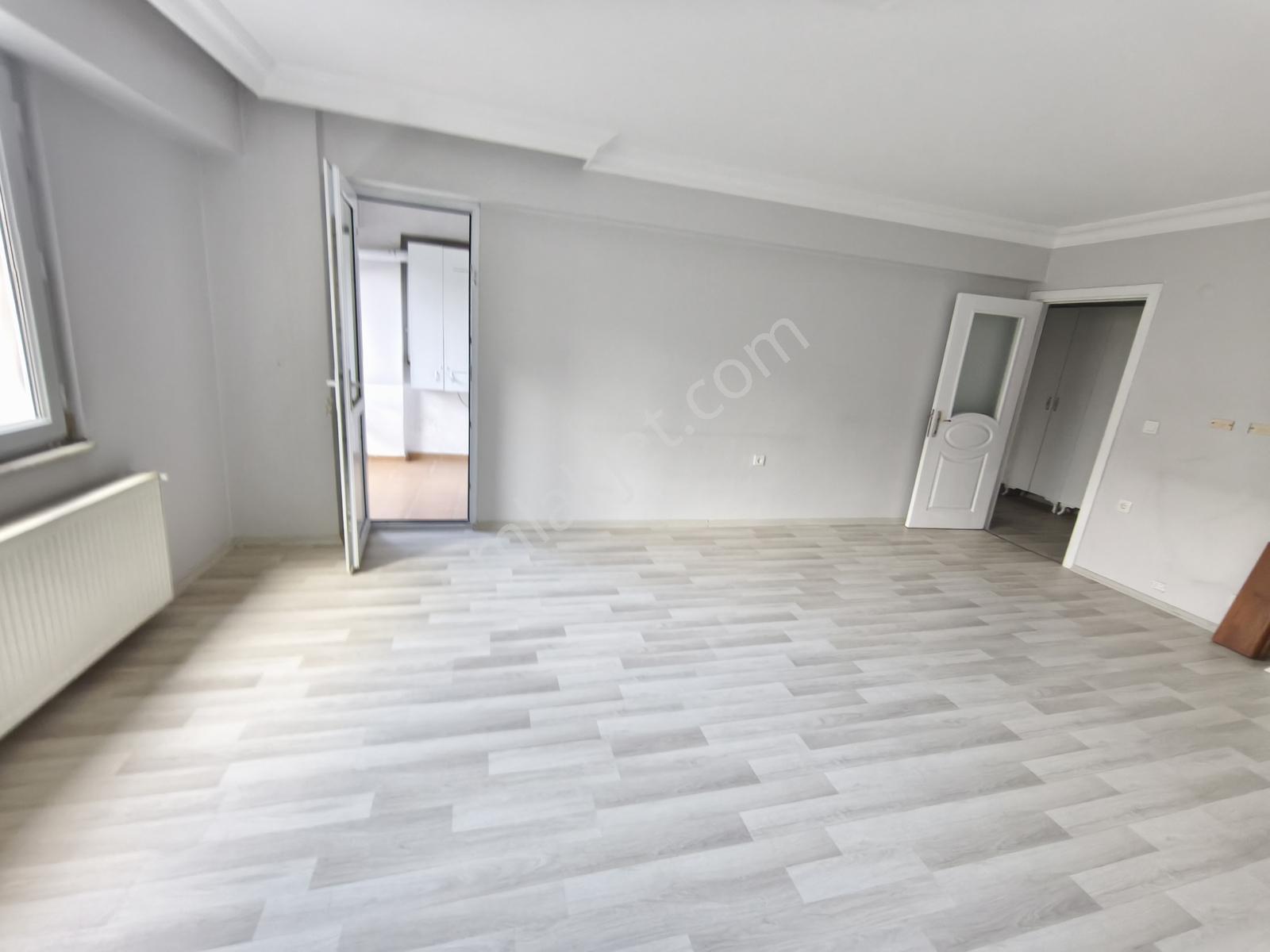 Rami Yeni Mahalle 3+1 110 M² Tadilatlı Çift Cepheli 1.kat Daire — fotoğraf 4