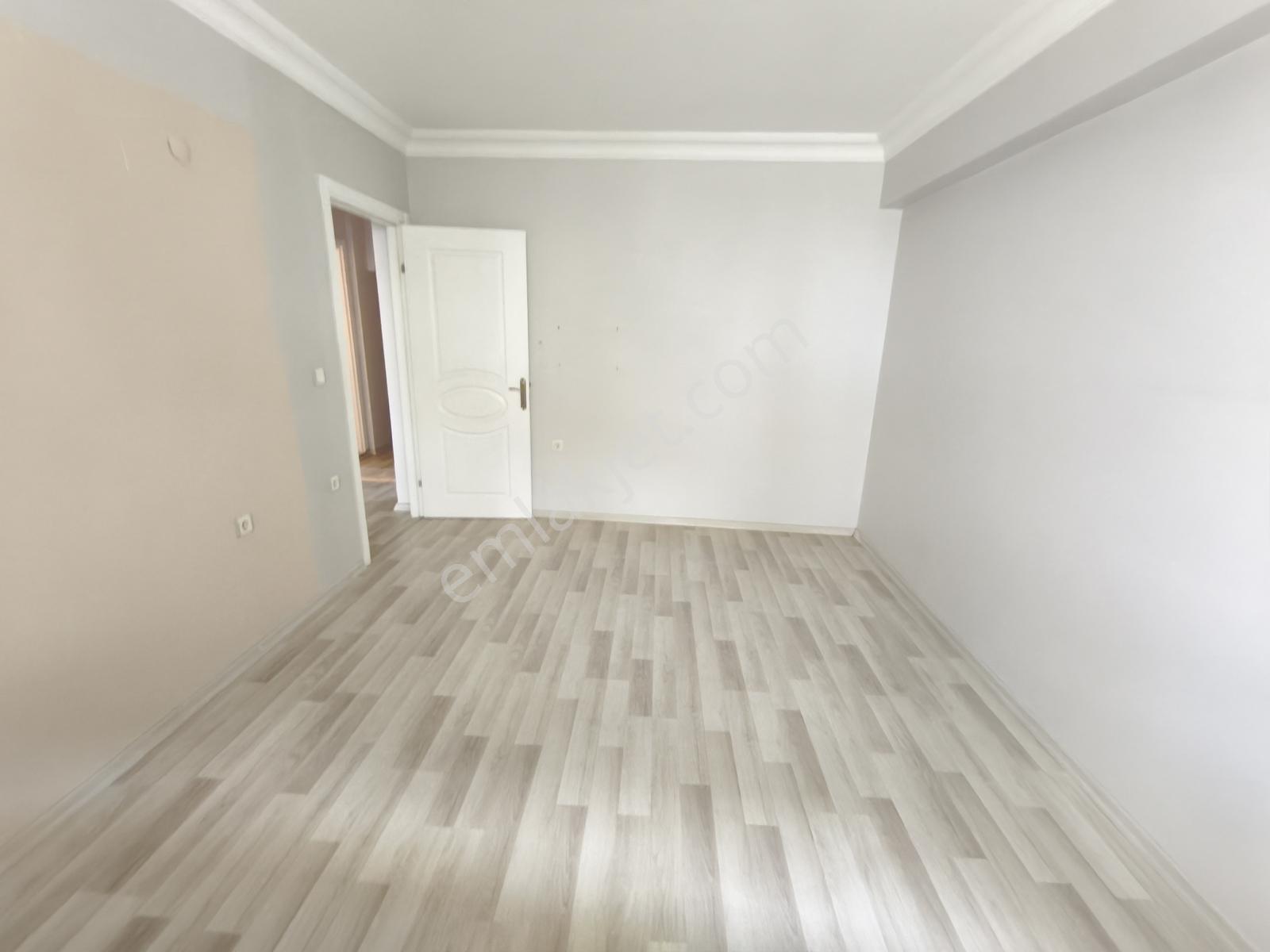 Rami Yeni Mahalle 3+1 110 M² Tadilatlı Çift Cepheli 1.kat Daire — fotoğraf 7