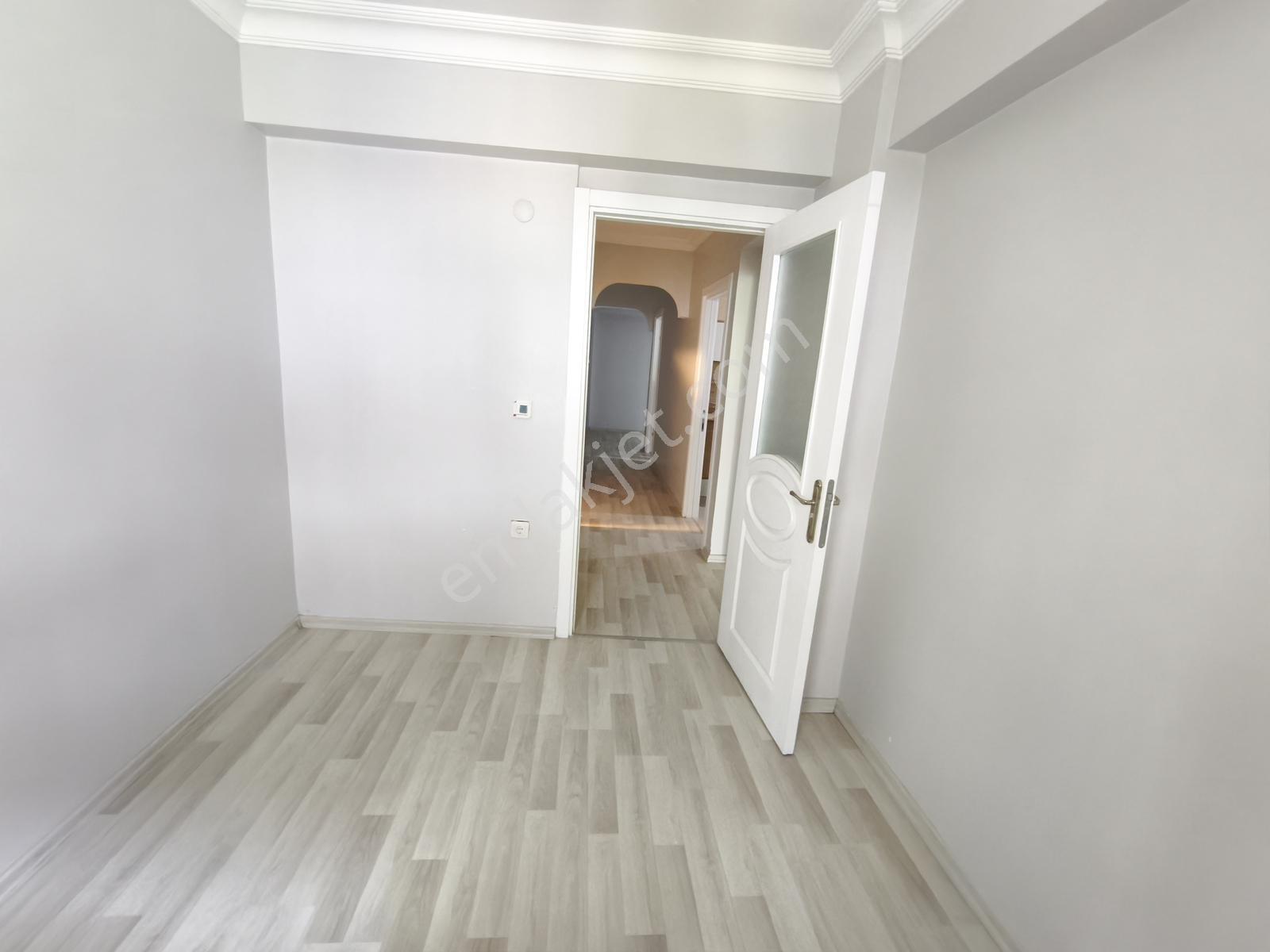 Rami Yeni Mahalle 3+1 110 M² Tadilatlı Çift Cepheli 1.kat Daire — fotoğraf 10