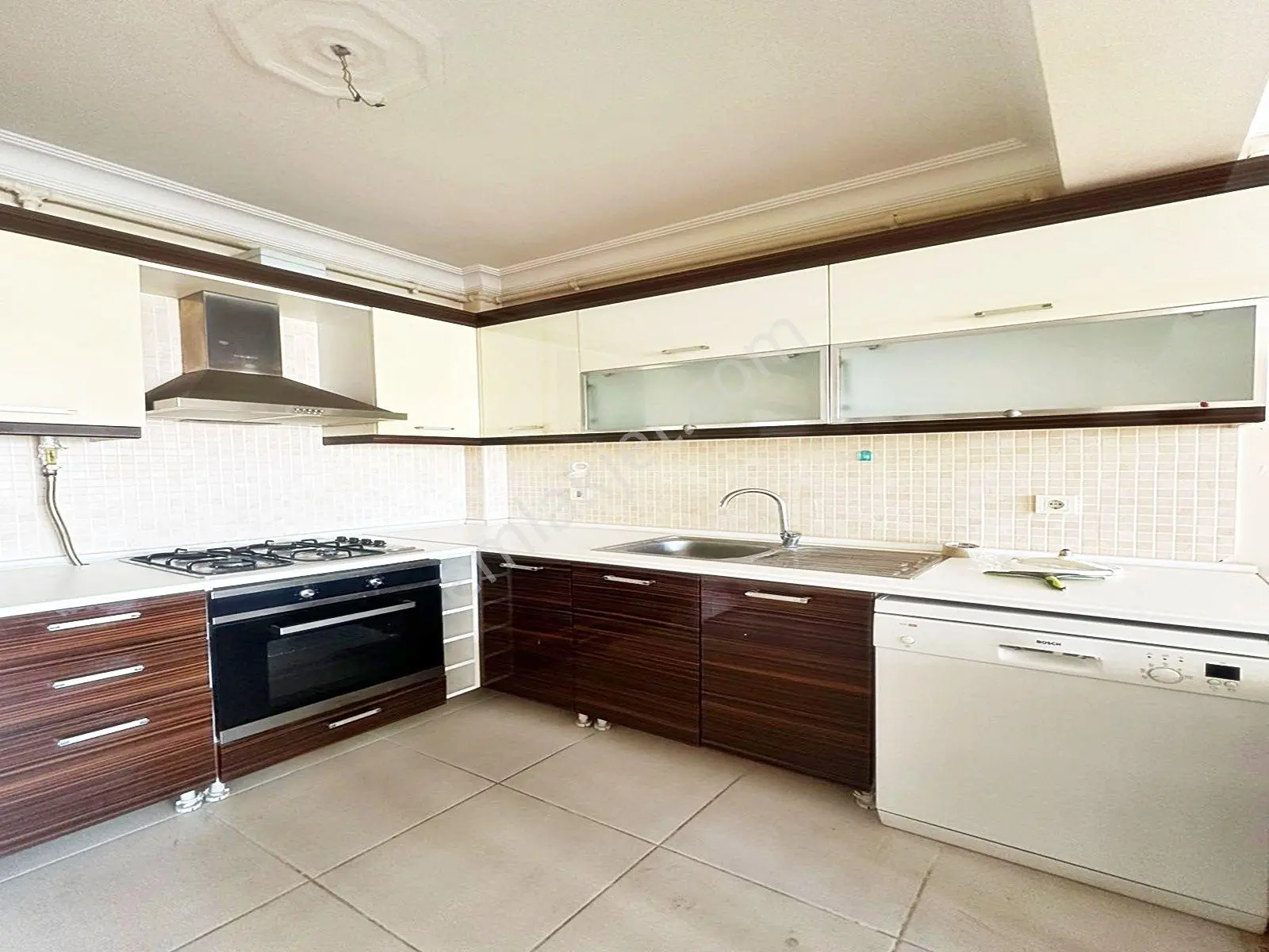 Nes Yapı'dan Beylikdüzün'de Site İçi Balkonlu 1+1 Satılık Daire!! — fotoğraf 2
