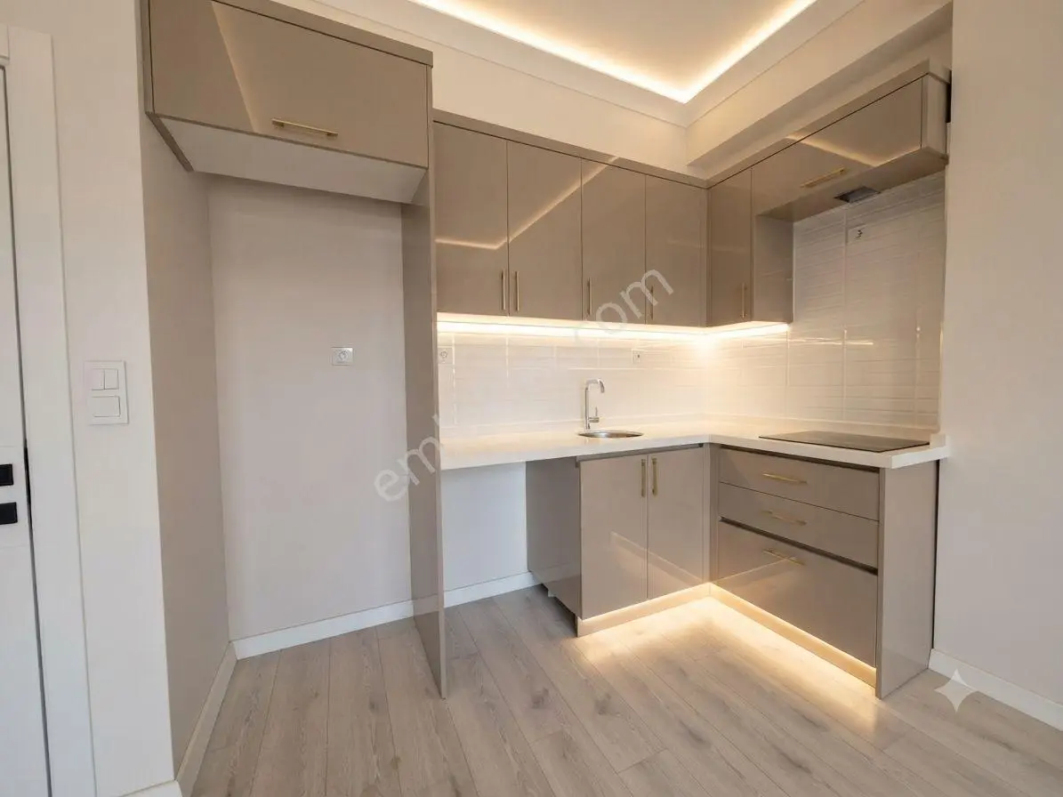 Aktif'ten Akçay Merkez'de Satılık Müstakil Tadında Denize Yakın Lüx 2+1 Daire