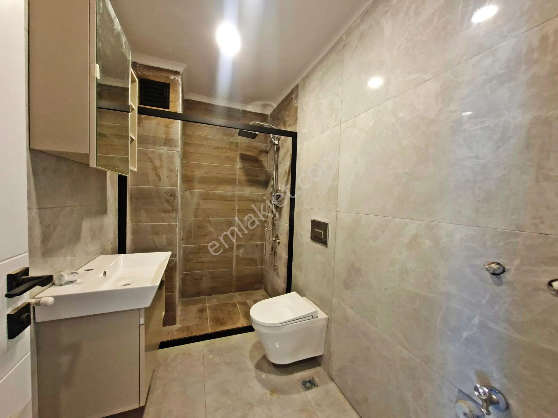 Aktif'ten Akçay Merkez'de Satılık Müstakil Tadında Denize Yakın Lüx 2+1 Daire — fotoğraf 10